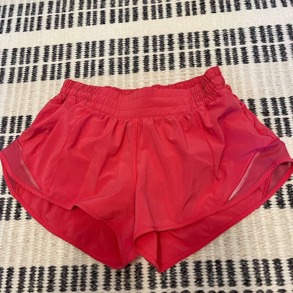 Lululemon pink Hotty hot short 2.5” size 6